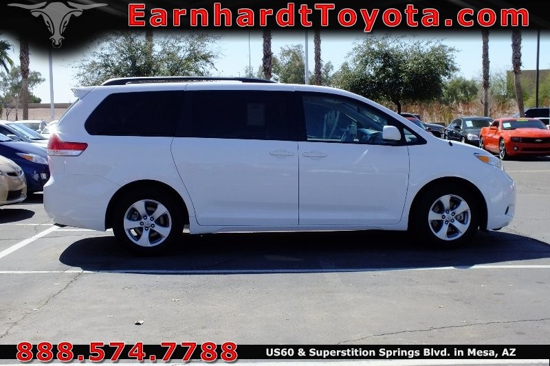 Toyota Sienna 2012 photo 3