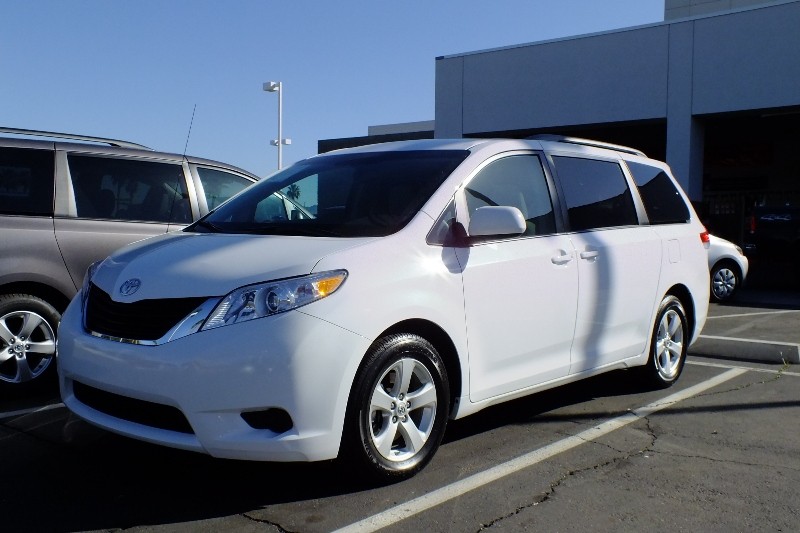 Toyota Sienna 2012 photo 5