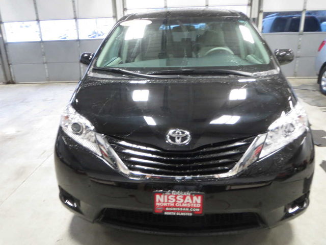 Toyota Sienna 2012 photo 3