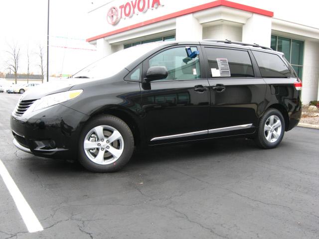 Toyota Sienna 2012 photo 1