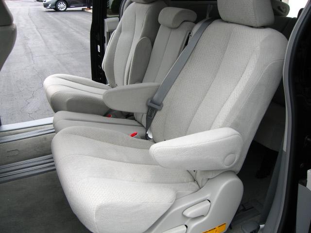 Toyota Sienna 2012 photo 5