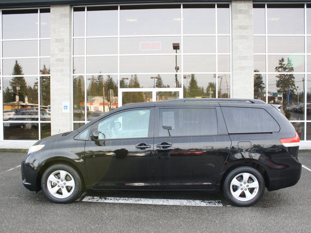 Toyota Sienna 2012 photo 1