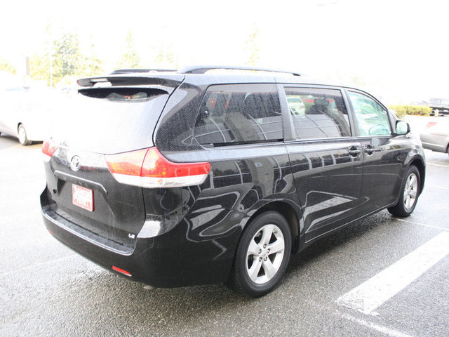 Toyota Sienna 2012 photo 4