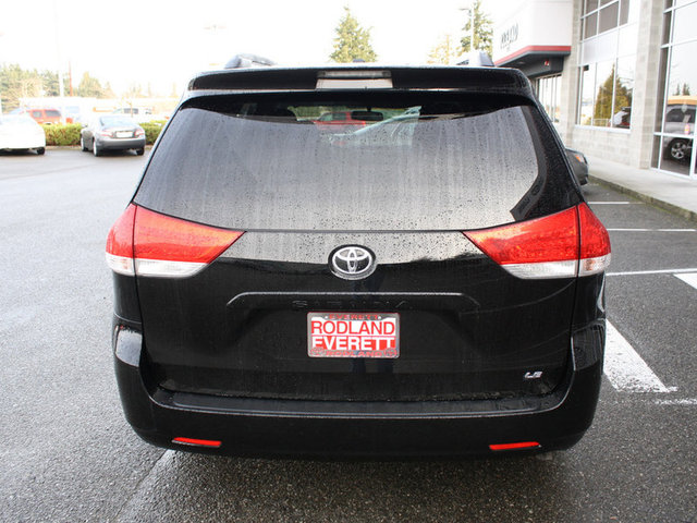 Toyota Sienna 2012 photo 5