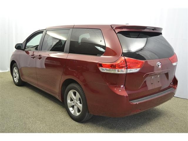 Toyota Sienna 2012 photo 2