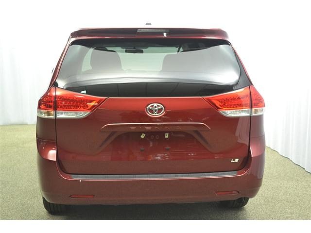 Toyota Sienna 2012 photo 4
