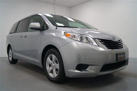 Toyota Sienna 2012 photo 2