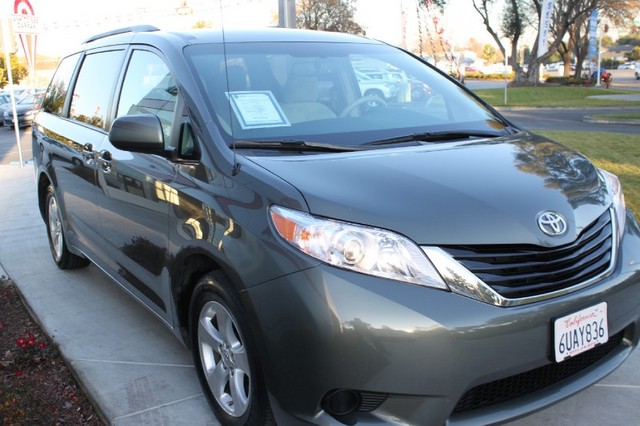 Toyota Sienna SLE --z71 Pkg Unspecified