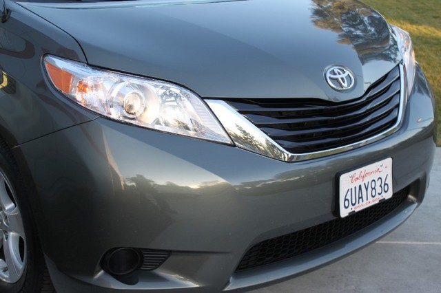 Toyota Sienna 2012 photo 4