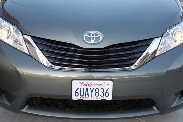 Toyota Sienna 2012 photo 5