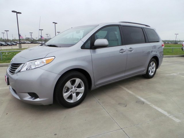Toyota Sienna 2012 photo 4