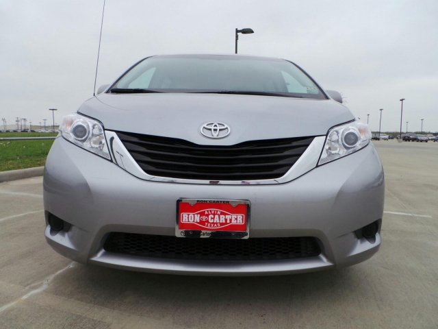 Toyota Sienna 2012 photo 5