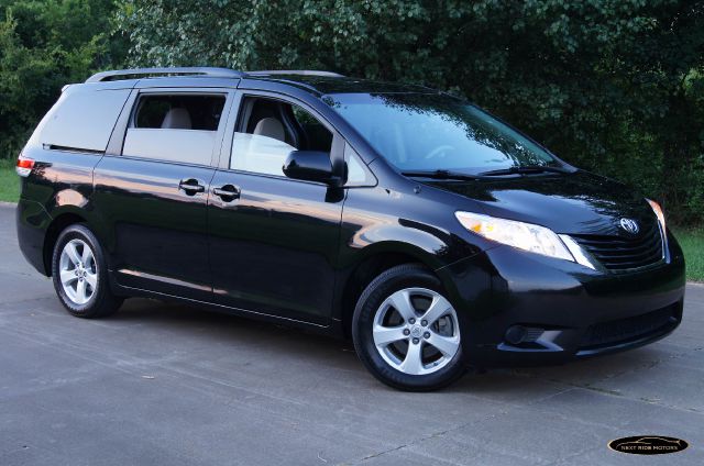 Toyota Sienna 2012 photo 3