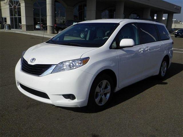 Toyota Sienna 2012 photo 1