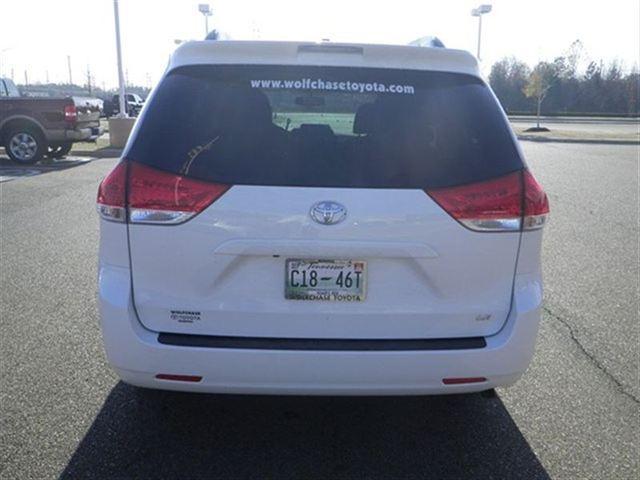 Toyota Sienna 2012 photo 5