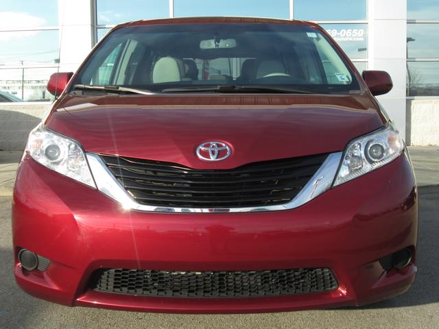 Toyota Sienna SLE --z71 Pkg Unspecified