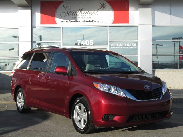 Toyota Sienna 2012 photo 4