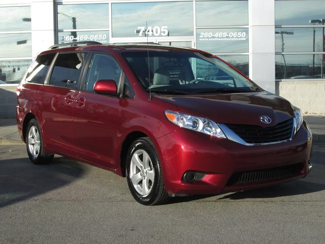 Toyota Sienna 2012 photo 5