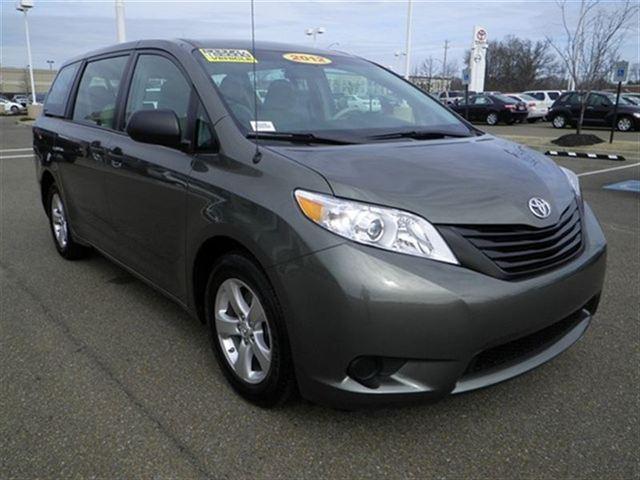 Toyota Sienna 2012 photo 3
