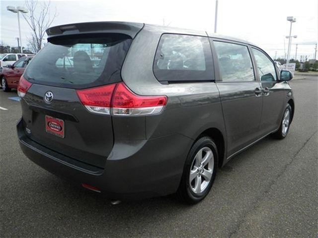 Toyota Sienna 2012 photo 4