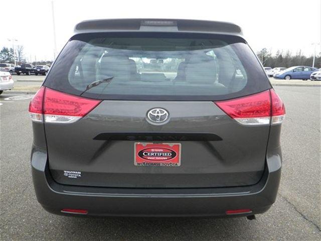 Toyota Sienna 2012 photo 5