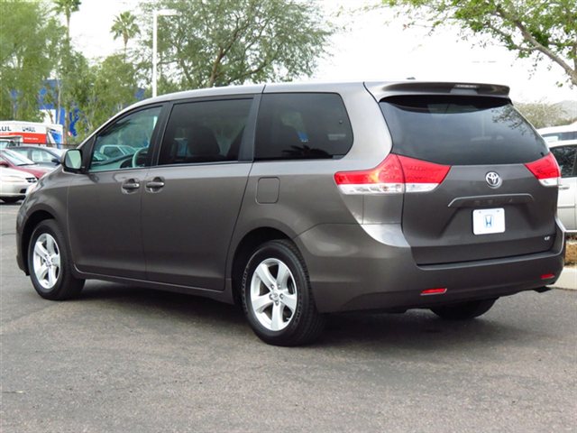 Toyota Sienna 2012 photo 1