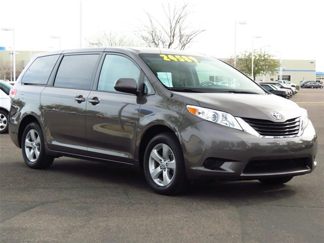 Toyota Sienna 2012 photo 4