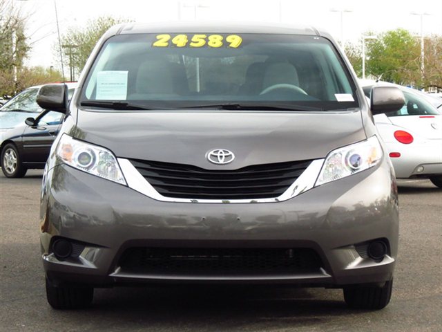 Toyota Sienna 2012 photo 5