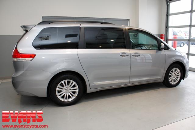Toyota Sienna 2012 photo 1