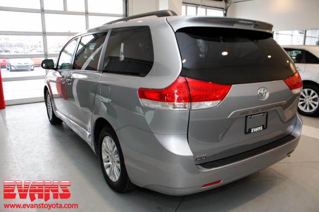 Toyota Sienna 2012 photo 4
