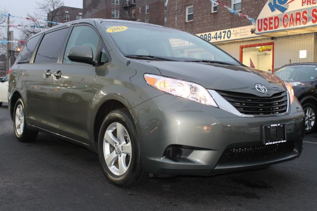 Toyota Sienna 2012 photo 3