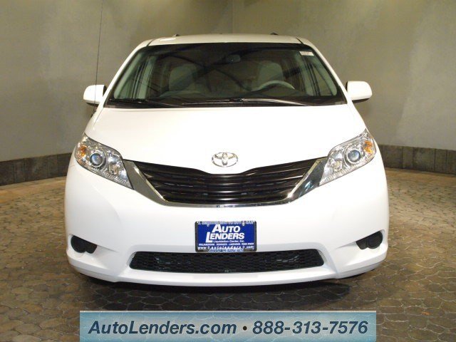 Toyota Sienna 2012 photo 2