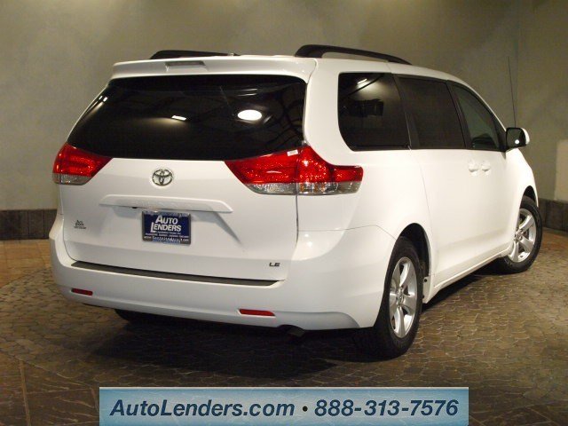 Toyota Sienna 2012 photo 4