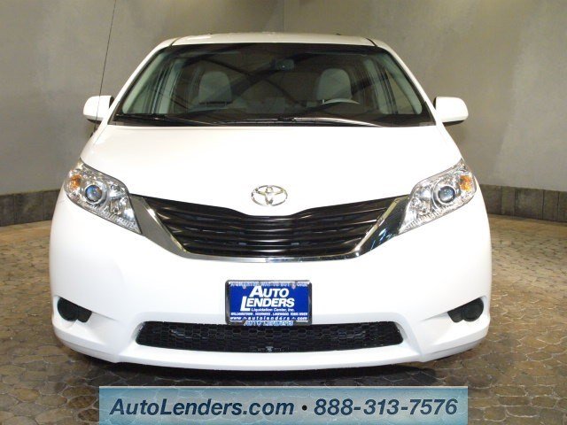 Toyota Sienna 2012 photo 2