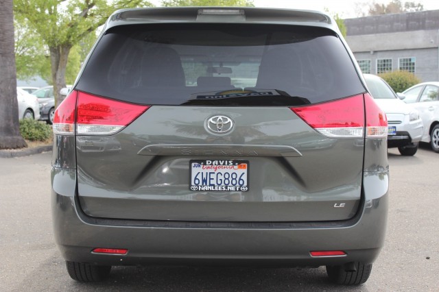 Toyota Sienna 2012 photo 1