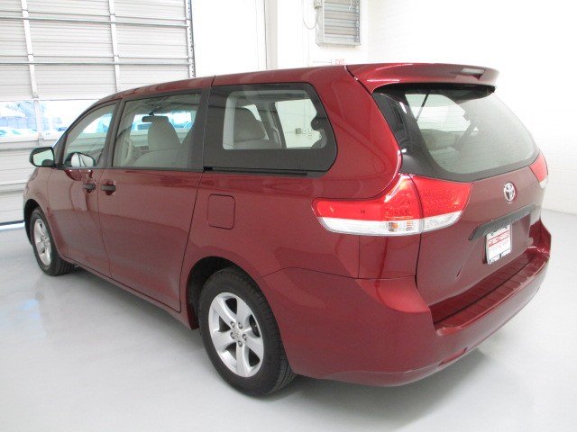 Toyota Sienna 2012 photo 1