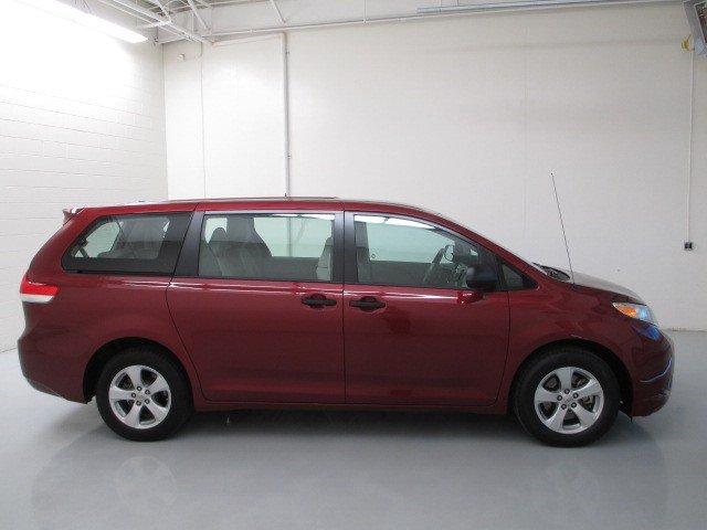 Toyota Sienna 2012 photo 4