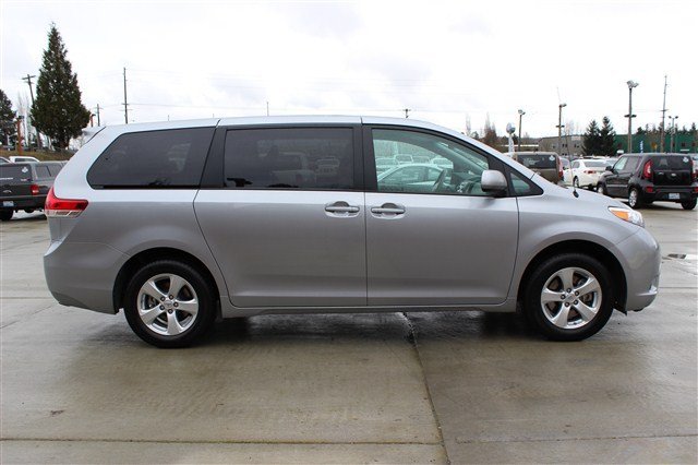 Toyota Sienna SLE --z71 Pkg Unspecified