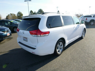 Toyota Sienna 2012 photo 4