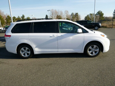 Toyota Sienna 2012 photo 5