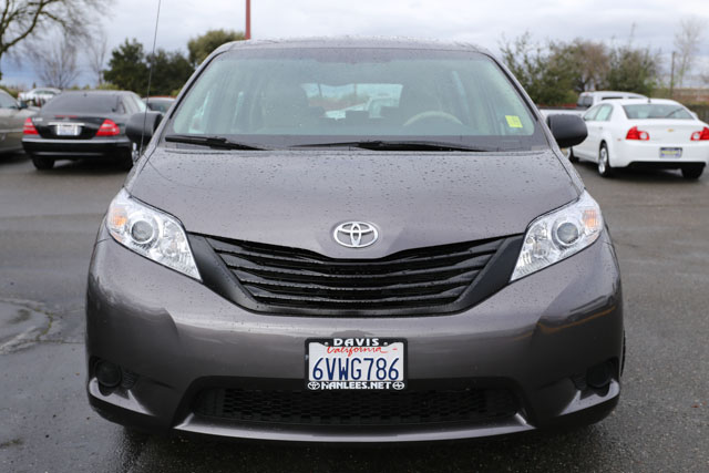 Toyota Sienna 2012 photo 1