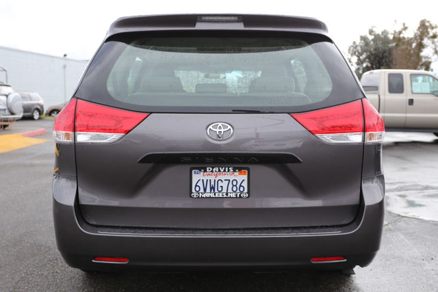Toyota Sienna 2012 photo 2