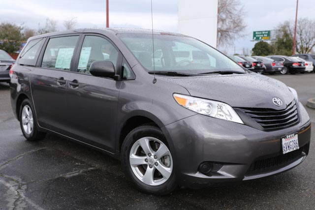 Toyota Sienna 2012 photo 3
