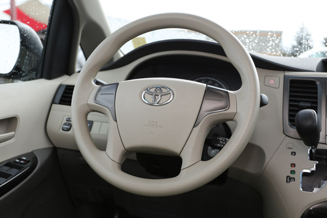 Toyota Sienna 2012 photo 4