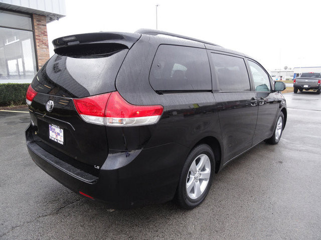 Toyota Sienna 2012 photo 2