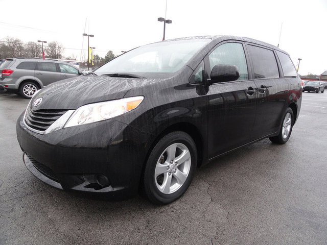 Toyota Sienna 2012 photo 4