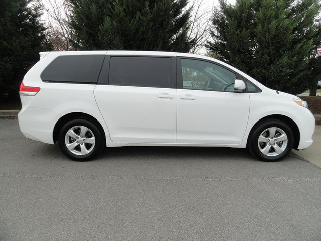 Toyota Sienna SLE --z71 Pkg Unspecified