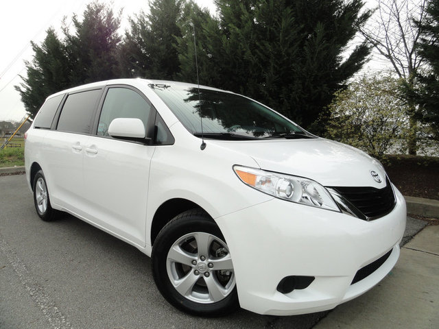 Toyota Sienna 2012 photo 1