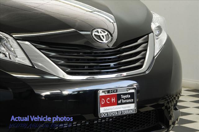 Toyota Sienna 2012 photo 1