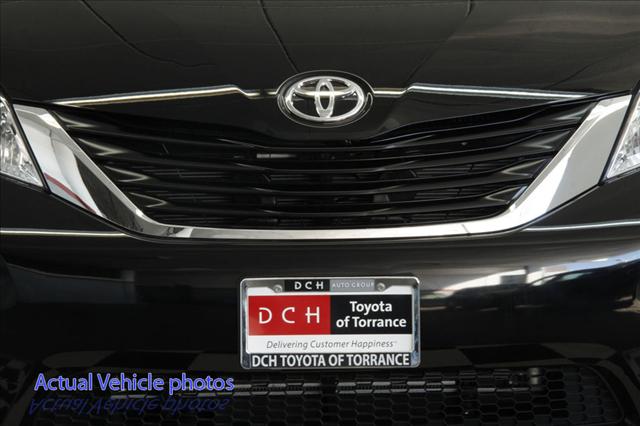 Toyota Sienna 2012 photo 2